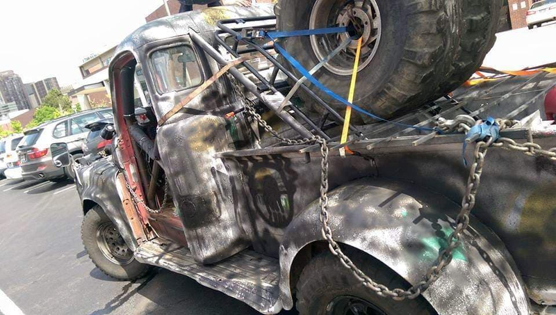 The truck, later between races.